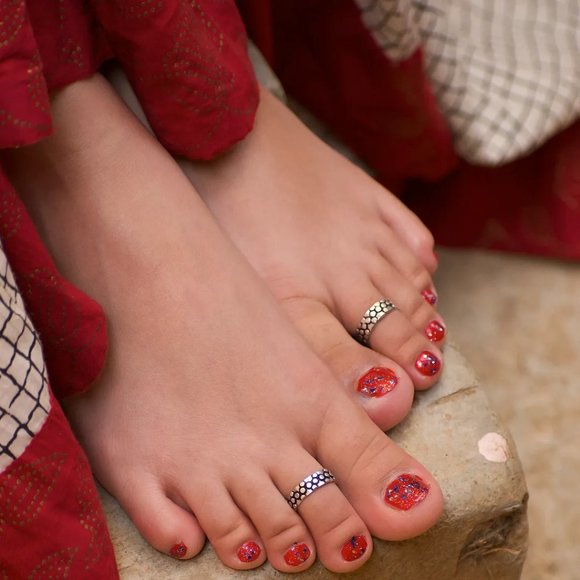 Oxidized German Silver Plated Circle Design Adjustable Imitation Toe Ring - Picture 3 of 5